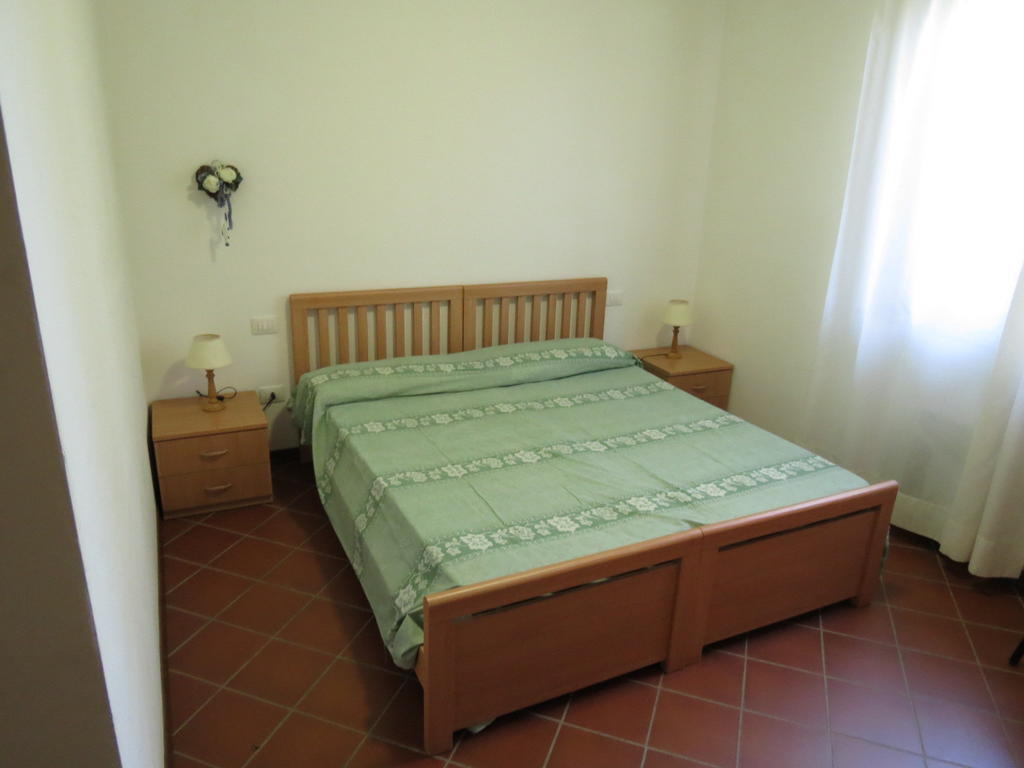בית הארחה קרבוניפרה 	Agriturismo La Fattoria Del Mortelliccio חדר תמונה