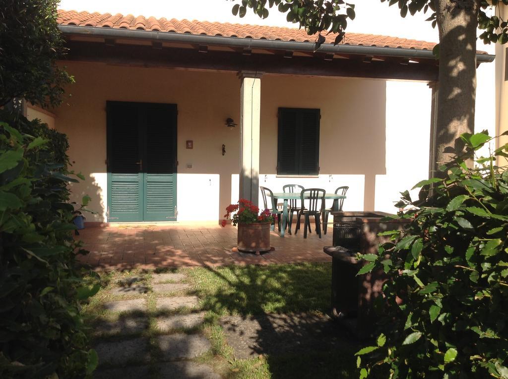 בית הארחה קרבוניפרה 	Agriturismo La Fattoria Del Mortelliccio מראה חיצוני תמונה